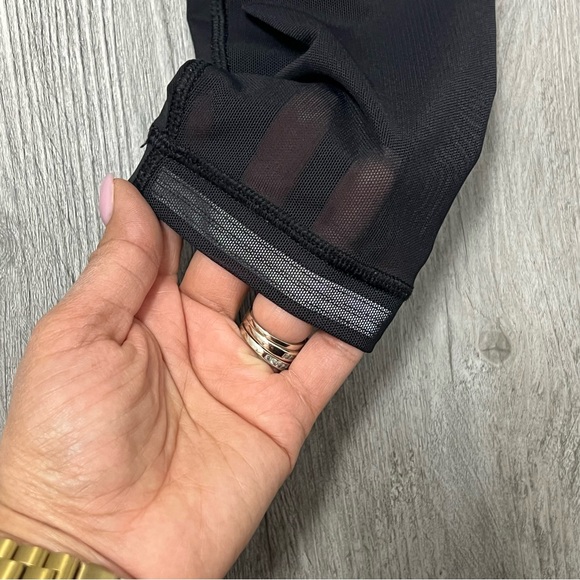 Lululemon high rise mesh design leggings / black / Size 2 - Picture 5 of 13